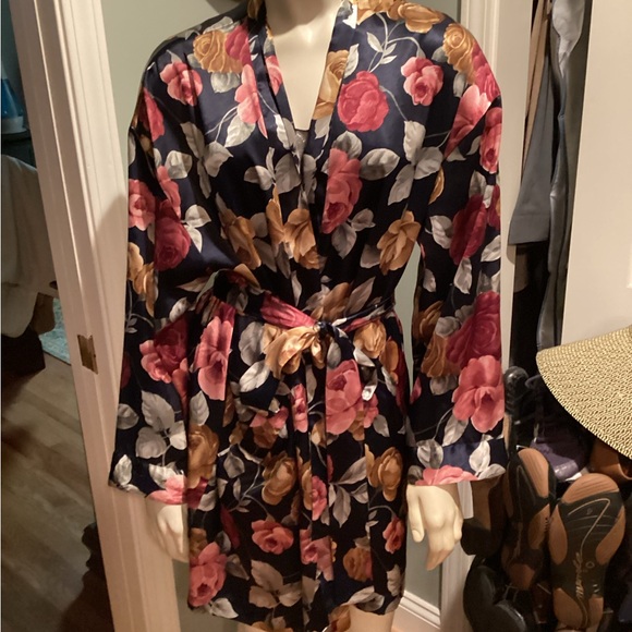 Victoria Secret Robe - Picture 1 of 15